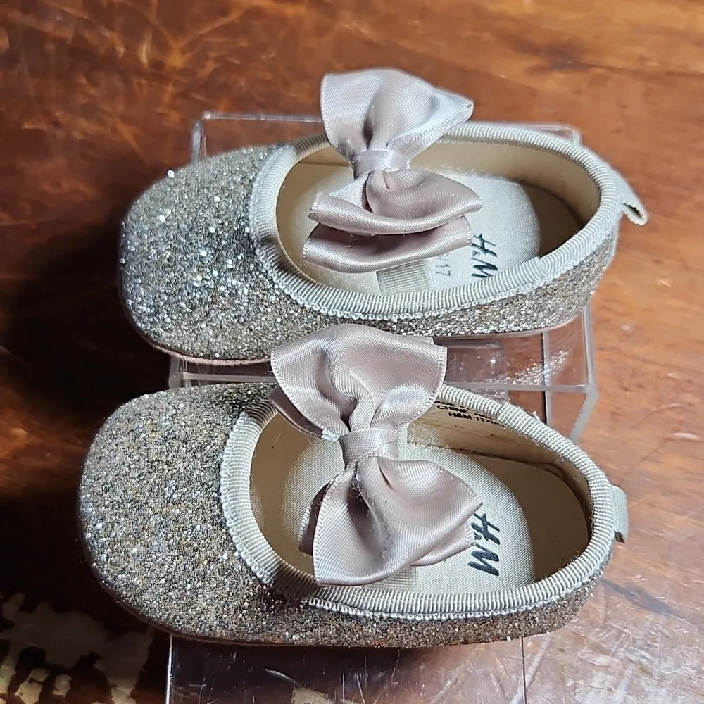 H&M 2-3 3-6 Months Baby Gold Glitter Bow Detail Ballerina Flats